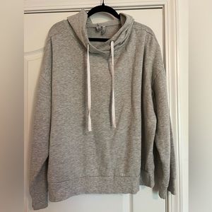 Light Pullover String Hoodie